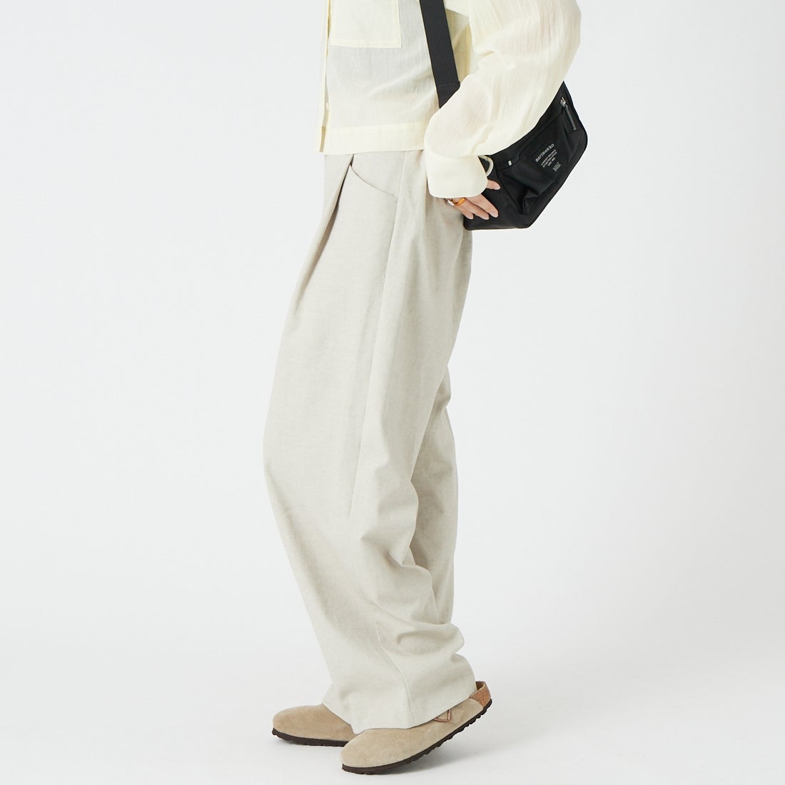 Jeans Factory Clothes [ジーンズファクトリークローズ] シェルタリングドライイージーワイドパンツ [21268056] 033 ﾍﾞｰｼﾞｭ &&モデル身長：162cm 着用サイズ：38&&