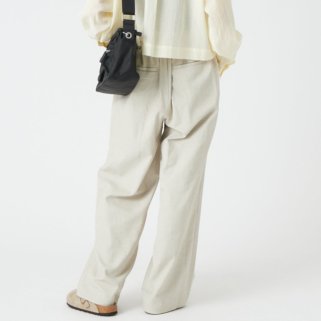 Jeans Factory Clothes [ジーンズファクトリークローズ] シェルタリングドライイージーワイドパンツ [21268056] 033 ﾍﾞｰｼﾞｭ &&モデル身長：162cm 着用サイズ：38&&