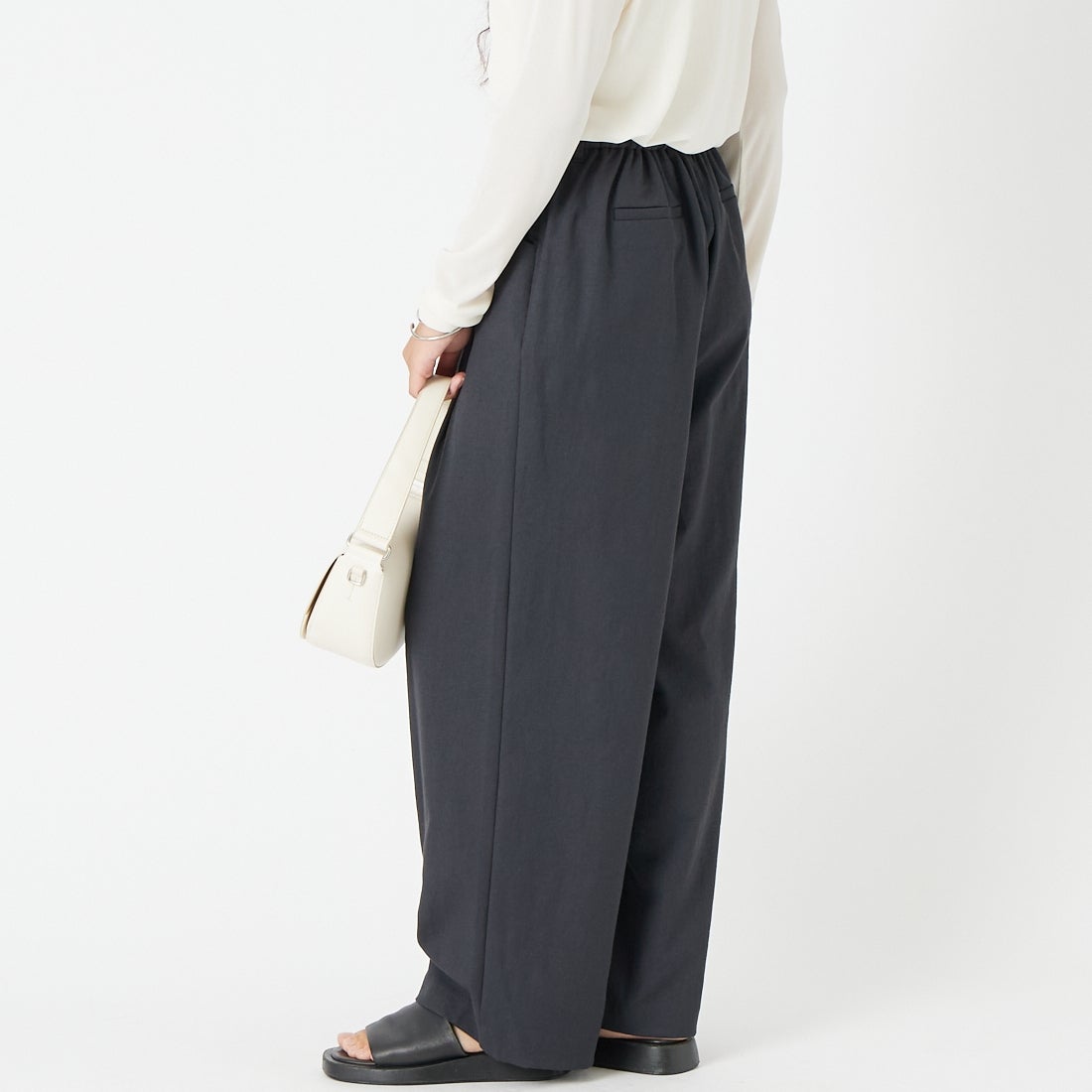 Jeans Factory Clothes [ジーンズファクトリークローズ] シェルタリングドライイージーワイドパンツ [21268056] 004 ﾌﾞﾗｯｸ &&モデル身長：162cm 着用サイズ：36&&