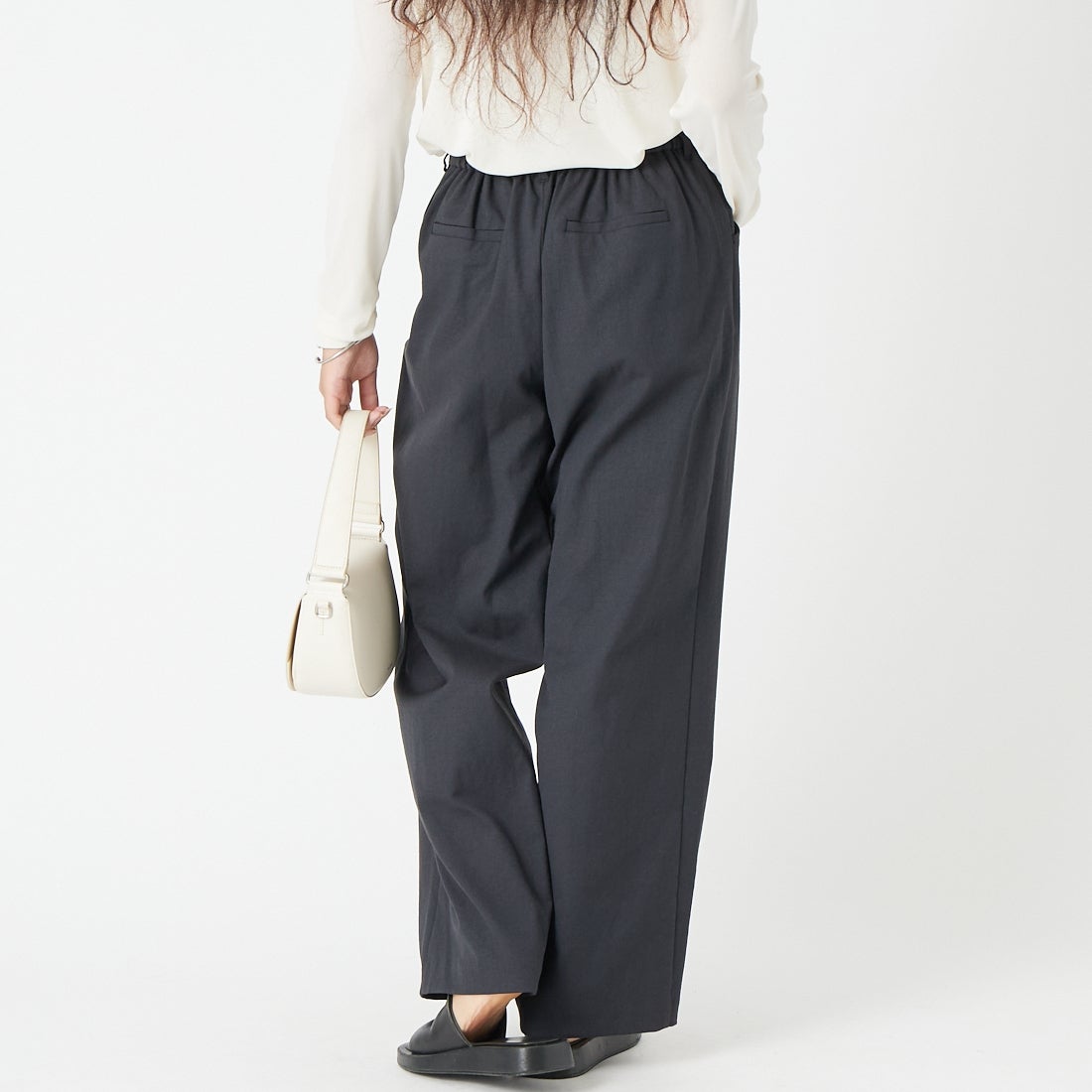 Jeans Factory Clothes [ジーンズファクトリークローズ] シェルタリングドライイージーワイドパンツ [21268056] 004 ﾌﾞﾗｯｸ &&モデル身長：162cm 着用サイズ：36&&