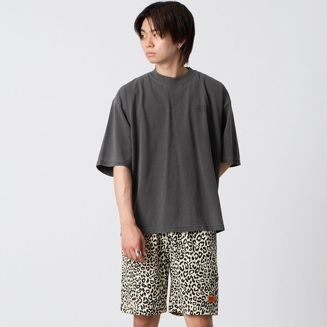 SEDAN ALL-PURPOSE [セダン オールパーパス] ガーメントダイショートスリーブTシャツ [SD26S-CT13] CHARCOAL &&モデル身長：177cm 着用サイズ：M&&