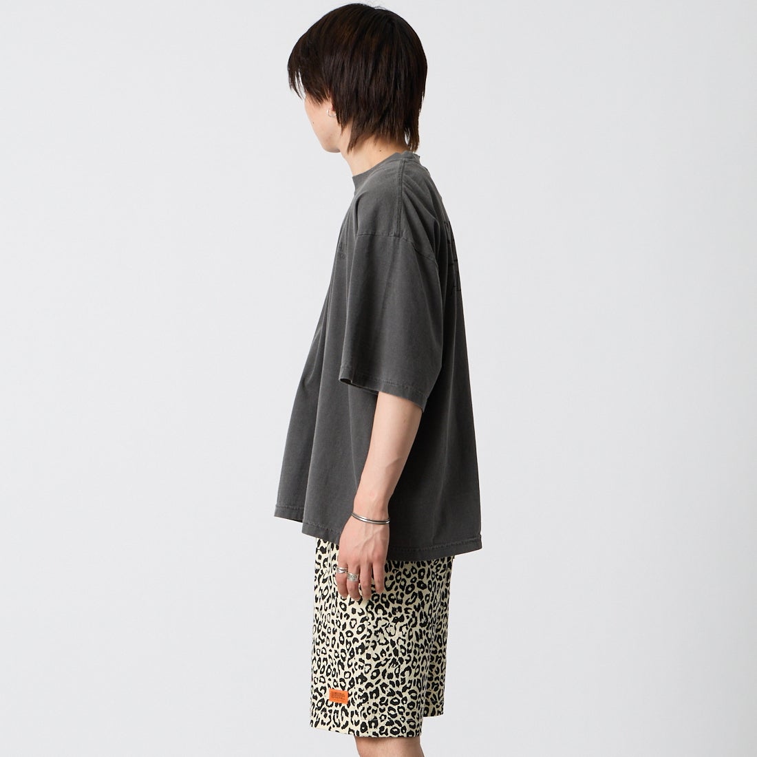 SEDAN ALL-PURPOSE [セダン オールパーパス] ガーメントダイショートスリーブTシャツ [SD26S-CT13] CHARCOAL &&モデル身長：177cm 着用サイズ：M&&