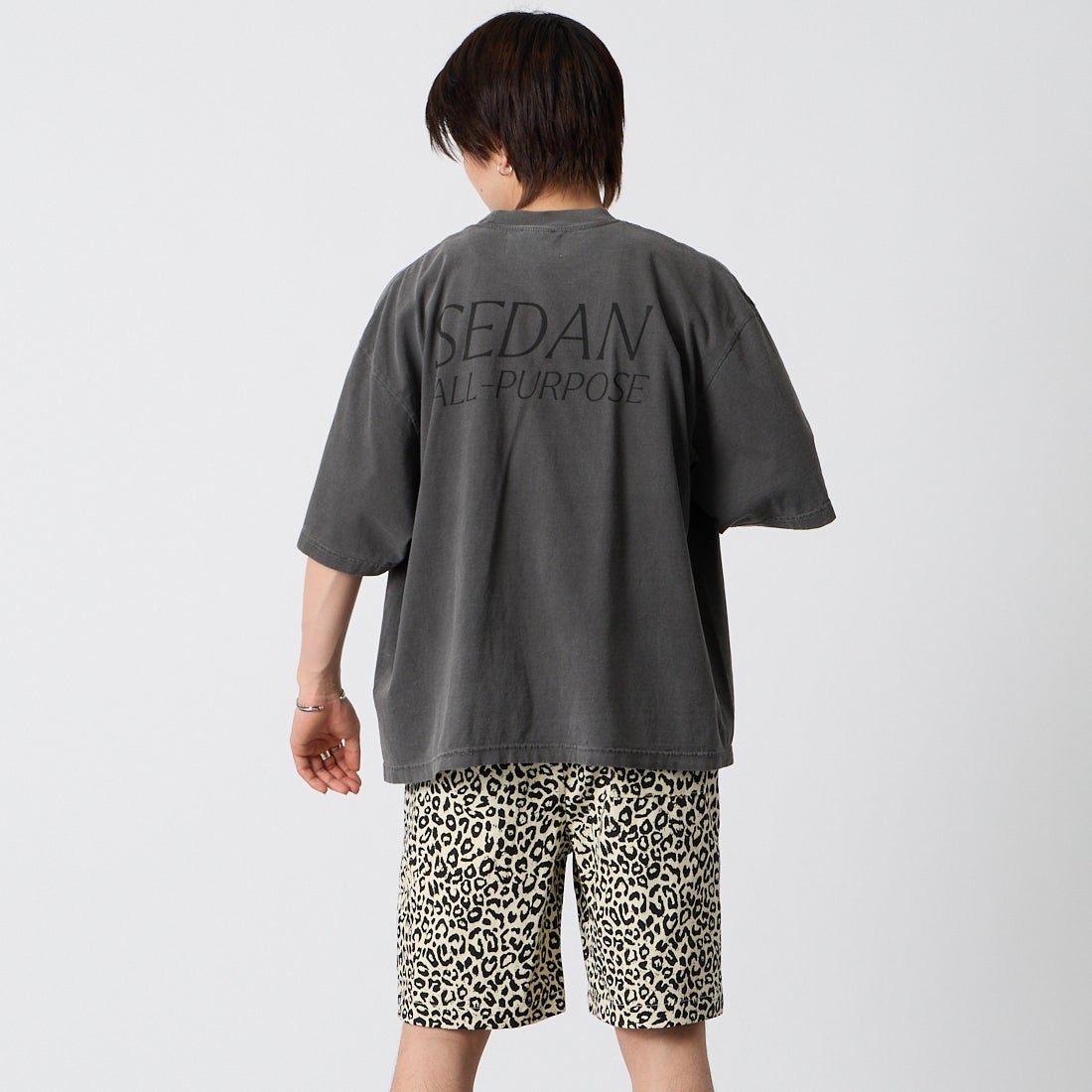 SEDAN ALL-PURPOSE [セダン オールパーパス] ガーメントダイショートスリーブTシャツ [SD26S-CT13] CHARCOAL &&モデル身長：177cm 着用サイズ：M&&