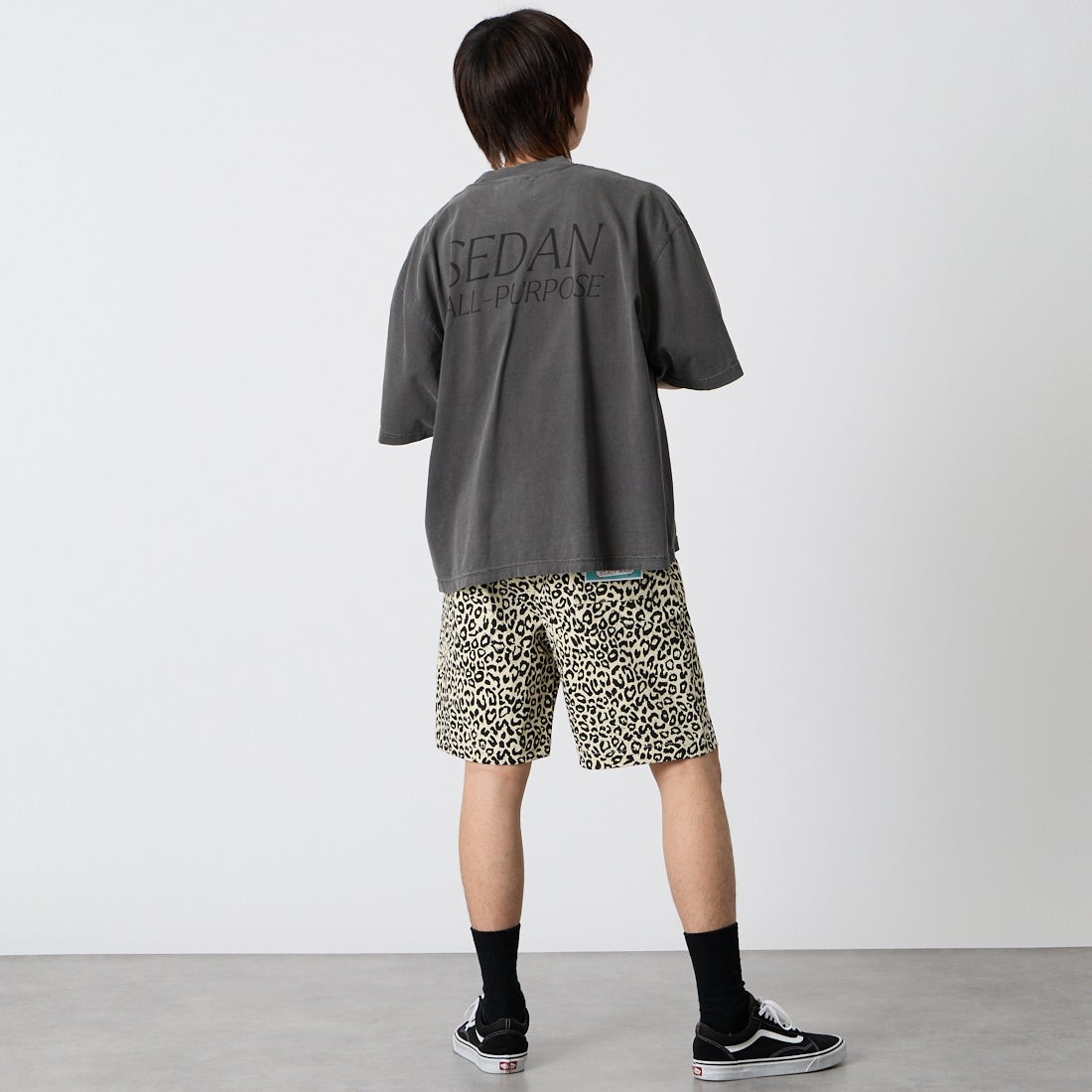 SEDAN ALL-PURPOSE [セダン オールパーパス] ガーメントダイショートスリーブTシャツ [SD26S-CT13] CHARCOAL &&モデル身長：177cm 着用サイズ：M&&