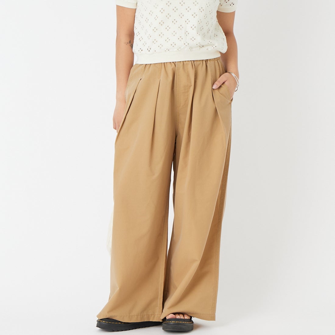KIFFE [キッフェ] ギャザーワイドパンツ [KF261PD00062] 23 BEIGE &&モデル身長：162cm 着用サイズ：F&&