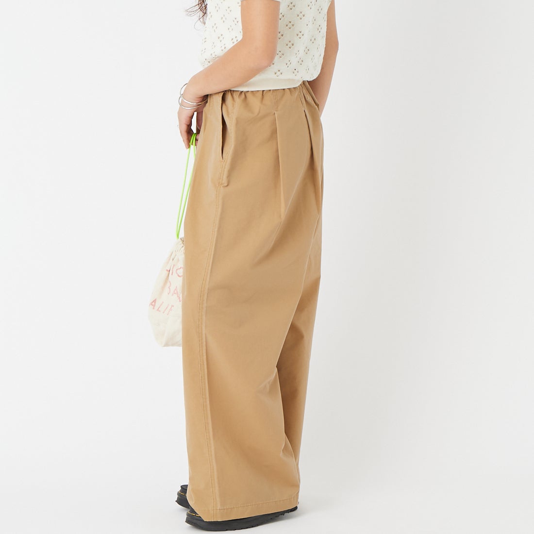 KIFFE [キッフェ] ギャザーワイドパンツ [KF261PD00062] 23 BEIGE &&モデル身長：162cm 着用サイズ：F&&