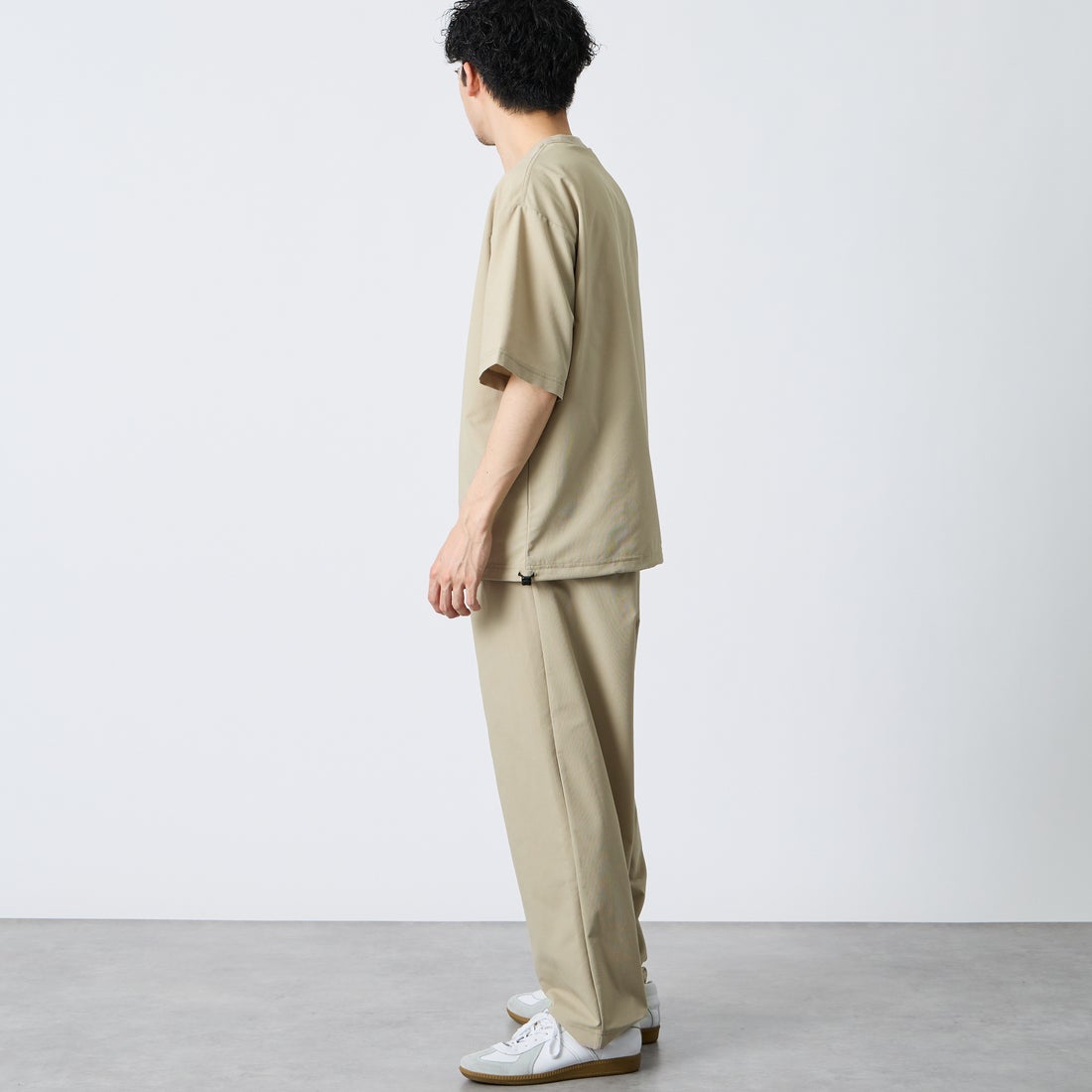 THOUSAND MILE [サウザンド マイル] 別注 ショートスリーブTシャツ パンツセットアップ [TM261HA50851-JF] 15 GREIGE &&モデル身長：168cm 着用サイズ：M&&