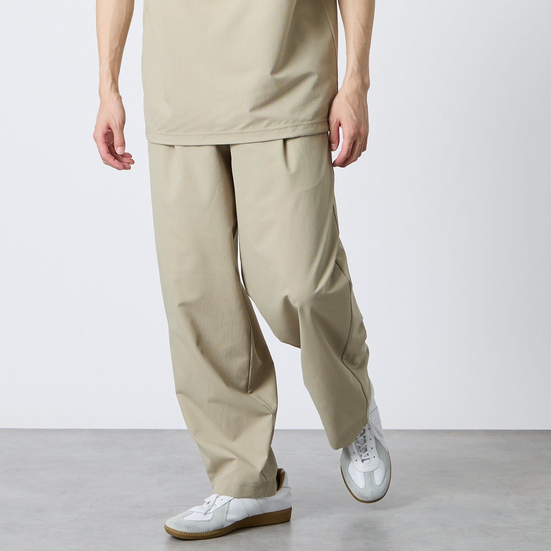 THOUSAND MILE [サウザンド マイル] 別注 ショートスリーブTシャツ パンツセットアップ [TM261HA50851-JF] 15 GREIGE &&モデル身長：168cm 着用サイズ：M&&