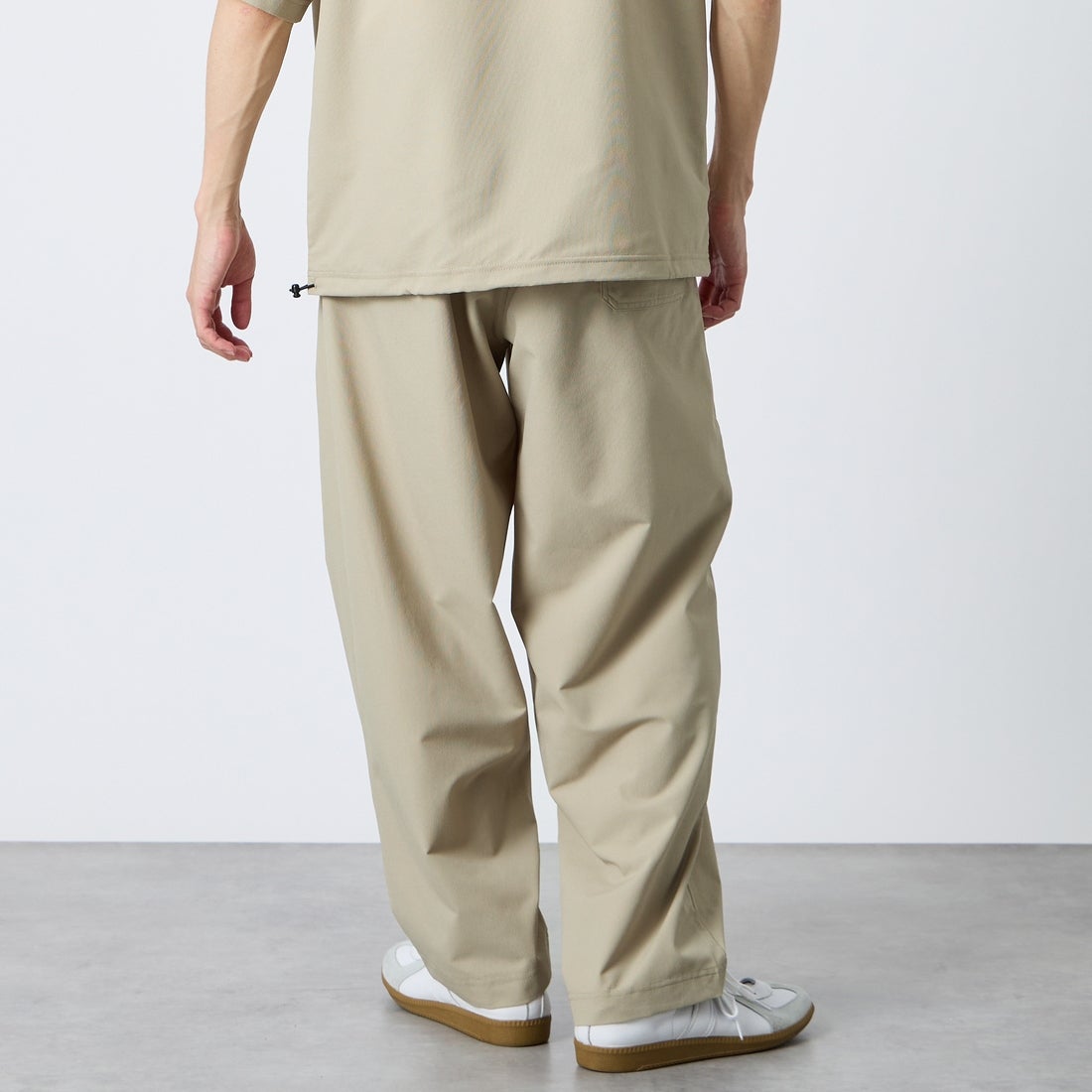 THOUSAND MILE [サウザンド マイル] 別注 ショートスリーブTシャツ パンツセットアップ [TM261HA50851-JF] 15 GREIGE &&モデル身長：168cm 着用サイズ：M&&