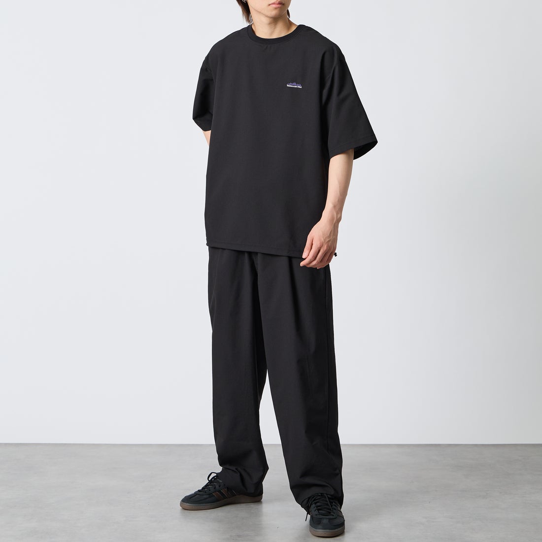 THOUSAND MILE [サウザンド マイル] 別注 ショートスリーブTシャツ パンツセットアップ [TM261HA50851-JF] 09 BLACK &&モデル身長：177cm 着用サイズ：L&&