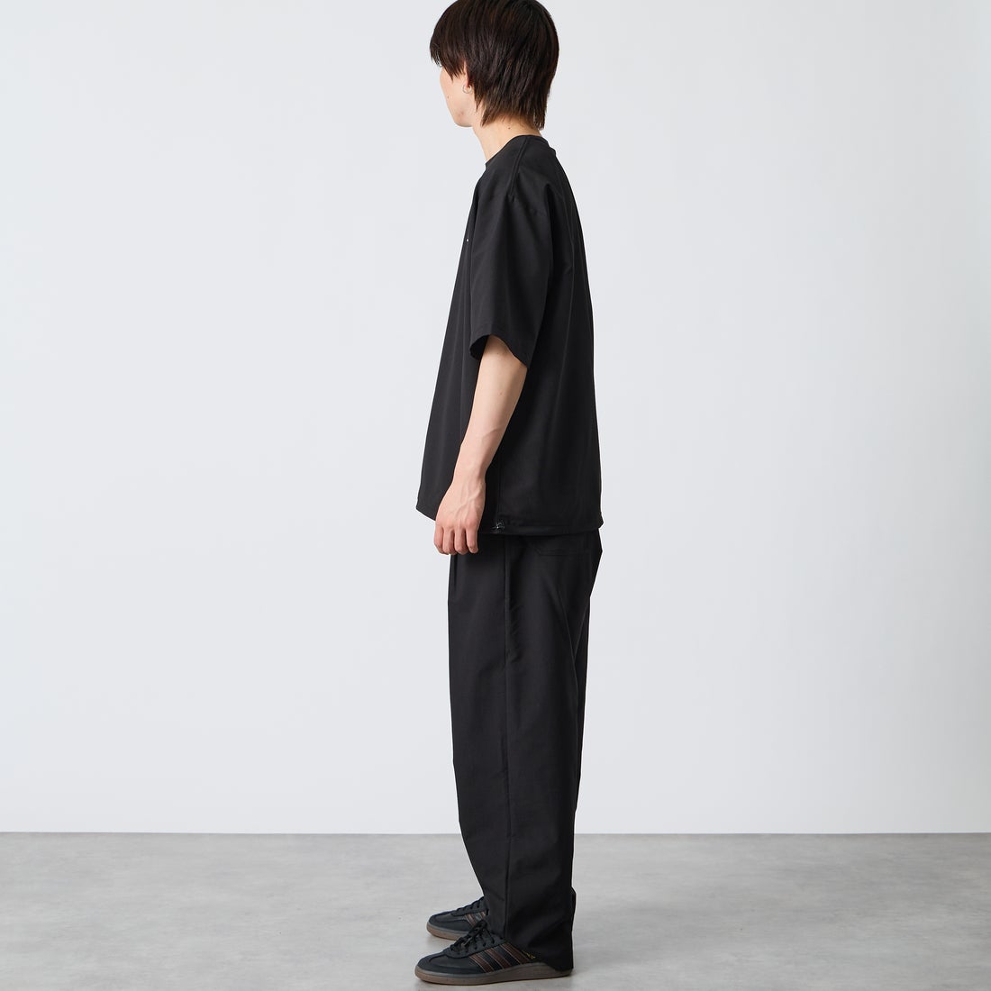 THOUSAND MILE [サウザンド マイル] 別注 ショートスリーブTシャツ パンツセットアップ [TM261HA50851-JF] 09 BLACK &&モデル身長：177cm 着用サイズ：L&&