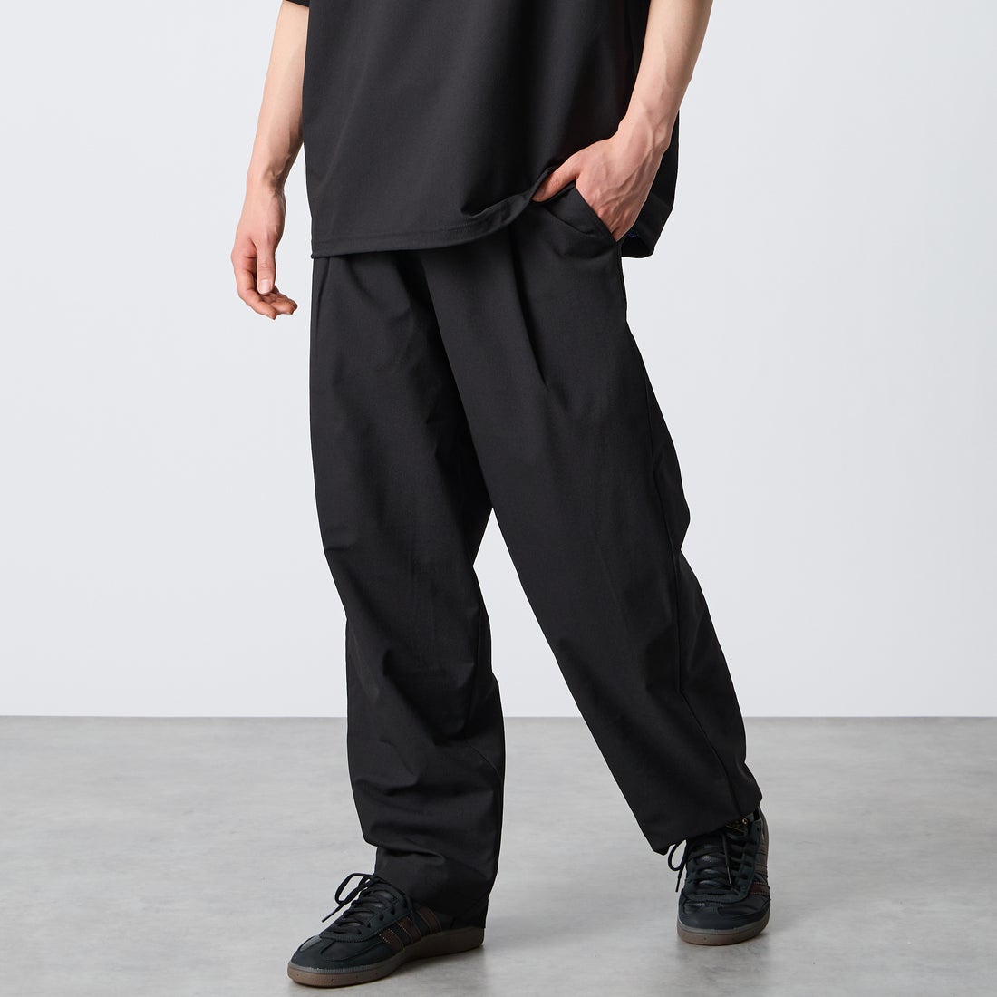 THOUSAND MILE [サウザンド マイル] 別注 ショートスリーブTシャツ パンツセットアップ [TM261HA50851-JF] 09 BLACK &&モデル身長：177cm 着用サイズ：L&&