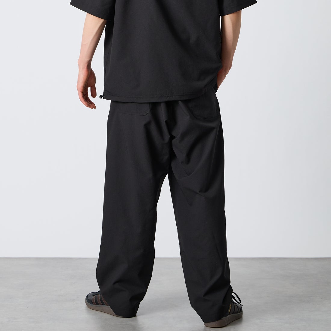 THOUSAND MILE [サウザンド マイル] 別注 ショートスリーブTシャツ パンツセットアップ [TM261HA50851-JF] 09 BLACK &&モデル身長：177cm 着用サイズ：L&&