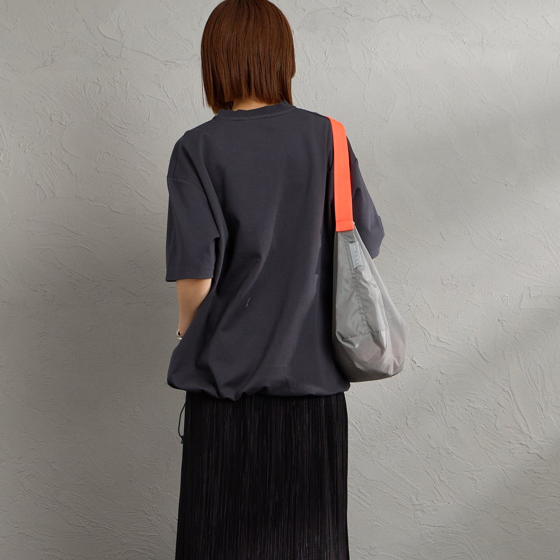 FRED PERRY [フレッドペリー] 別注 ワンポイントロゴ刺繍 ポンチドローコードTシャツ [FPM-26S-022JF] ANCHOR GRE &&モデル身長：159cm 着用サイズ：S&&