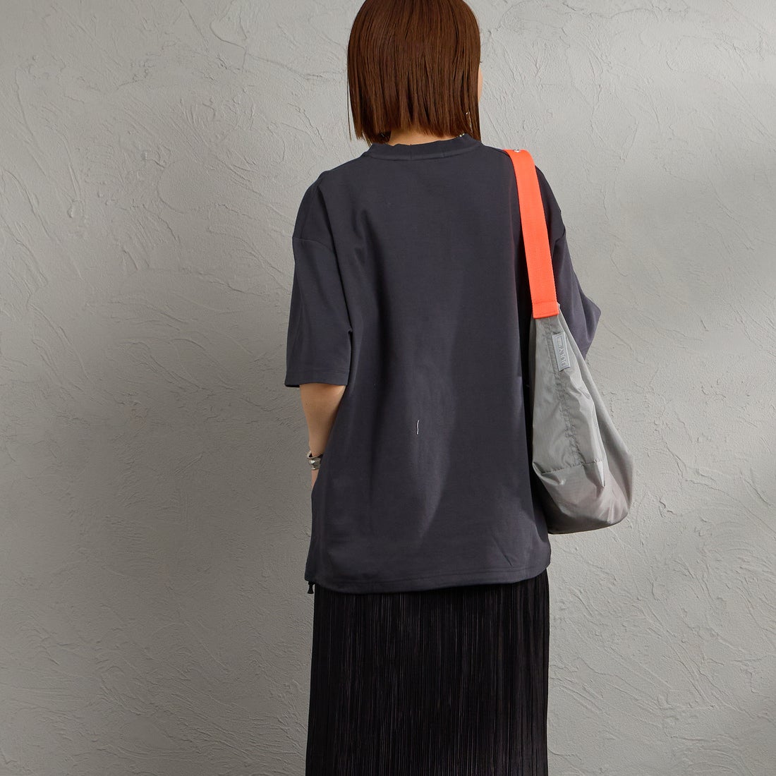 FRED PERRY [フレッドペリー] 別注 ワンポイントロゴ刺繍 ポンチドローコードTシャツ [FPM-26S-022JF] ANCHOR GRE &&モデル身長：159cm 着用サイズ：S&&
