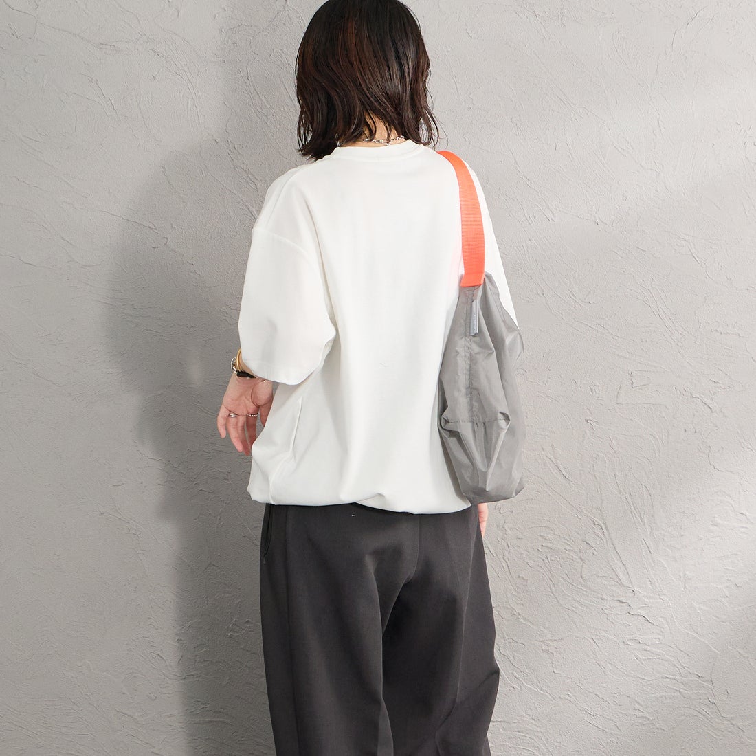 FRED PERRY [フレッドペリー] 別注 ワンポイントロゴ刺繍 ポンチドローコードTシャツ [FPM-26S-022JF] SNOW WHITE &&モデル身長：160cm 着用サイズ：S&&