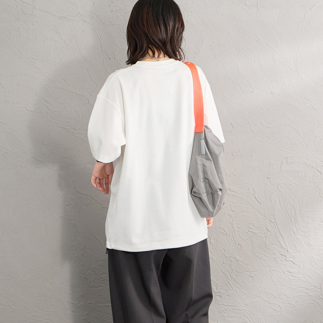 FRED PERRY [フレッドペリー] 別注 ワンポイントロゴ刺繍 ポンチドローコードTシャツ [FPM-26S-022JF] SNOW WHITE &&モデル身長：160cm 着用サイズ：S&&