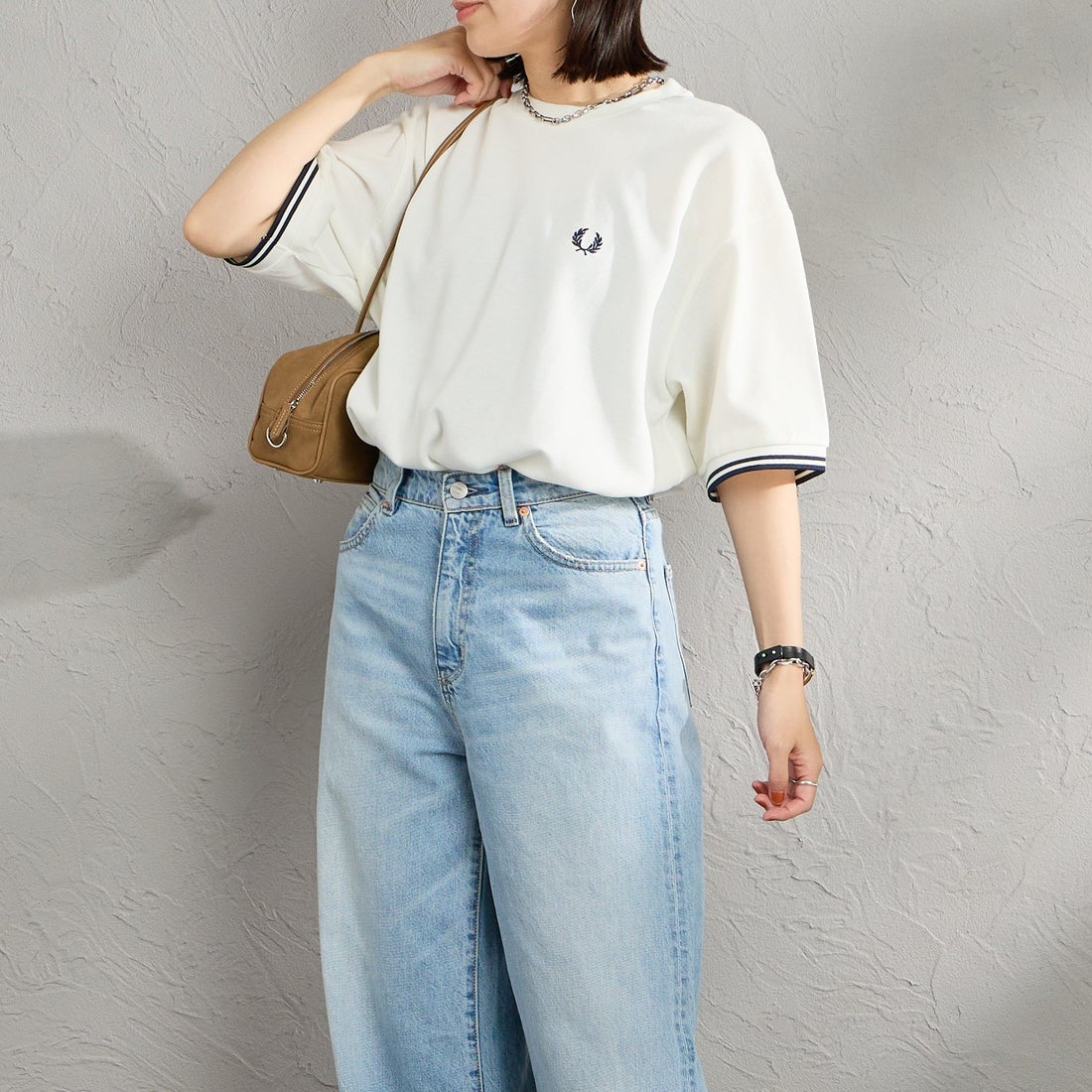 FRED PERRY [フレッドペリー] 別注 ツインティップライン ワイドシルエット鹿の子Tシャツ [FPM-26S-021JF] SNOW WHITE &&モデル身長：160cm 着用サイズ：S&&