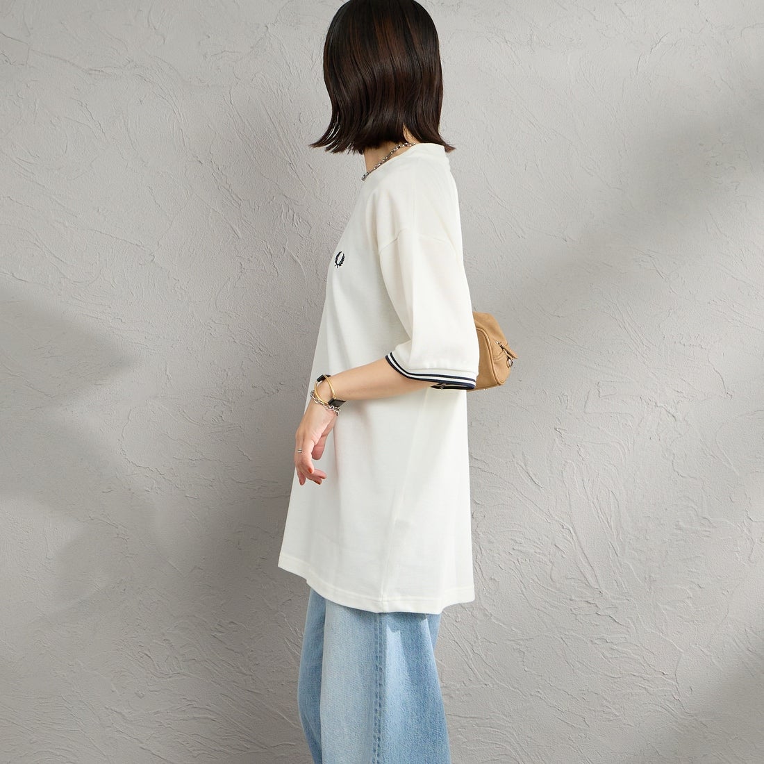 FRED PERRY [フレッドペリー] 別注 ツインティップライン ワイドシルエット鹿の子Tシャツ [FPM-26S-021JF] SNOW WHITE &&モデル身長：160cm 着用サイズ：S&&
