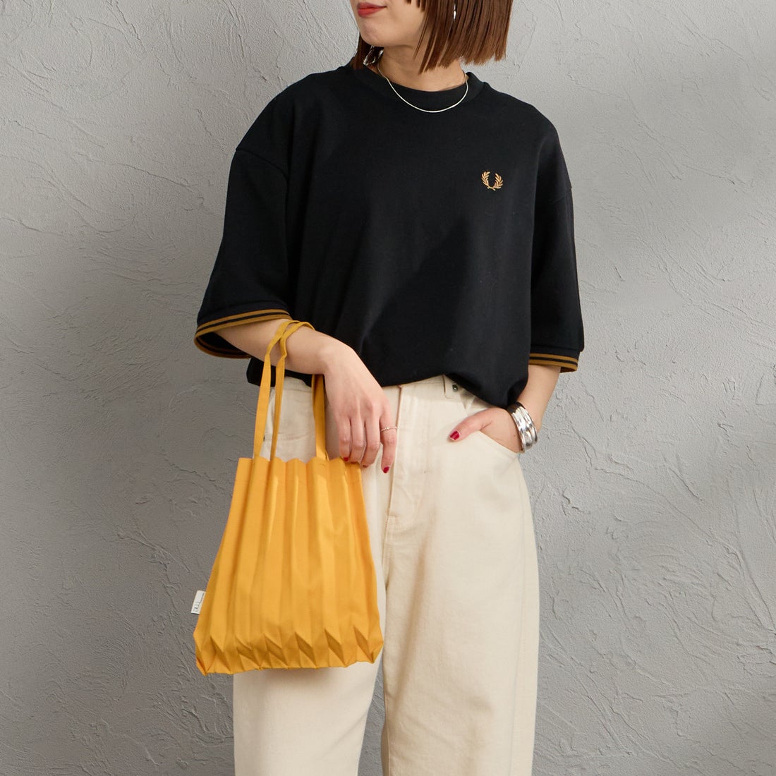 FRED PERRY [フレッドペリー] 別注 ツインティップライン ワイドシルエット鹿の子Tシャツ [FPM-26S-021JF] BLACK/DARK &&モデル身長：159cm 着用サイズ：S&&