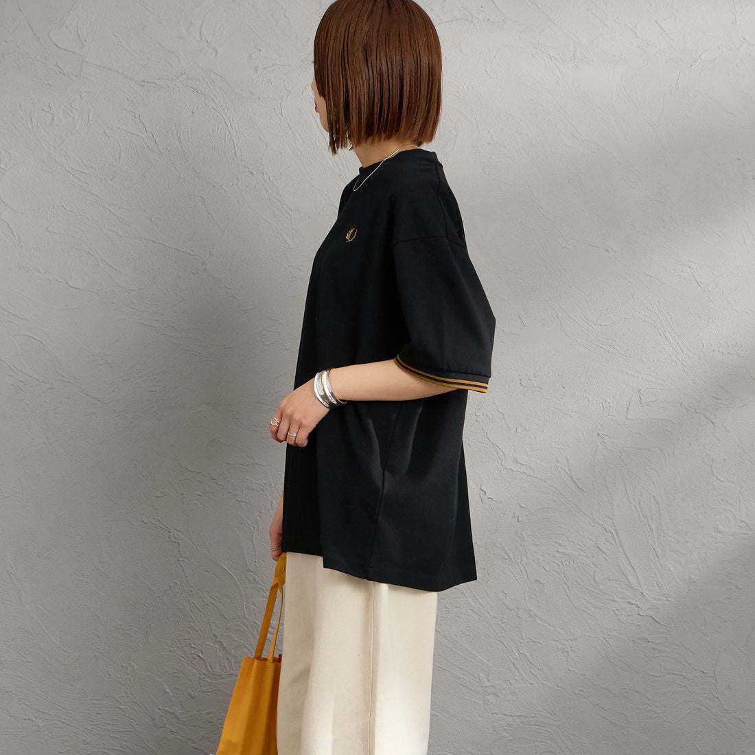 FRED PERRY [フレッドペリー] 別注 ツインティップライン ワイドシルエット鹿の子Tシャツ [FPM-26S-021JF] BLACK/DARK &&モデル身長：159cm 着用サイズ：S&&