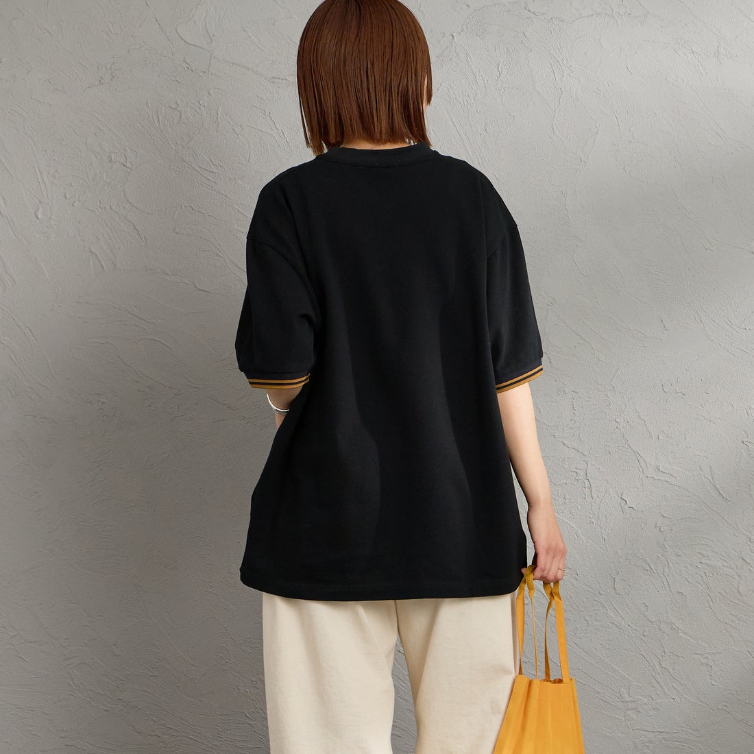 FRED PERRY [フレッドペリー] 別注 ツインティップライン ワイドシルエット鹿の子Tシャツ [FPM-26S-021JF] BLACK/DARK &&モデル身長：159cm 着用サイズ：S&&