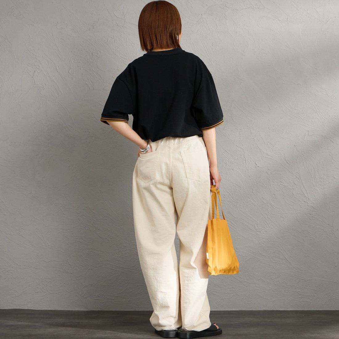 FRED PERRY [フレッドペリー] 別注 ツインティップライン ワイドシルエット鹿の子Tシャツ [FPM-26S-021JF] BLACK/DARK &&モデル身長：159cm 着用サイズ：S&&