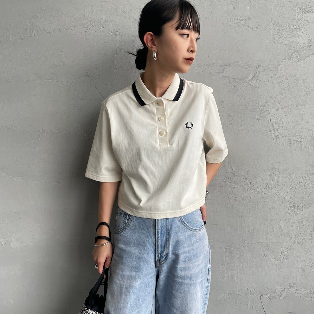 FRED PERRY [フレッドペリー] ボールドティップラインポロシャツ [G2182] 560 ECRU &&モデル身長：150cm 着用サイズ：10&&