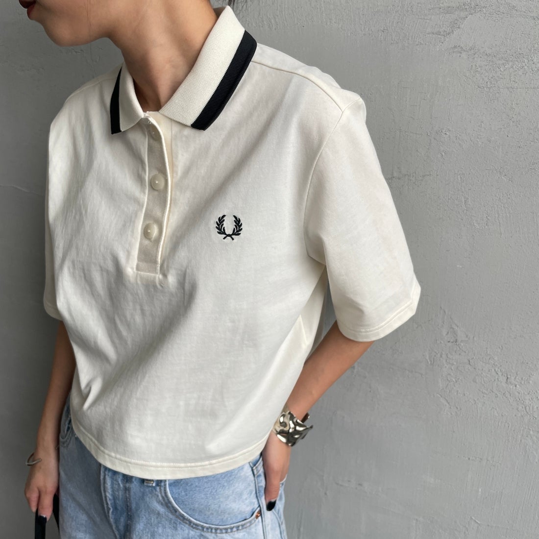 FRED PERRY [フレッドペリー] ボールドティップラインポロシャツ [G2182] 560 ECRU &&モデル身長：150cm 着用サイズ：10&&