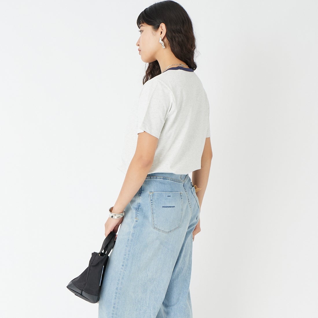 THE FOX [ザフォックス] 別注 ワンポイントロゴワッペン リンガーTシャツ [JFU26SS-10-JF] ASH &&モデル身長：162cm 着用サイズ：XS&&