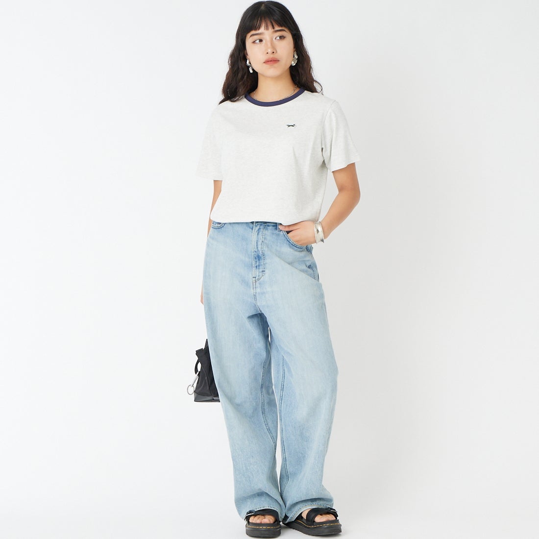 THE FOX [ザフォックス] 別注 ワンポイントロゴワッペン リンガーTシャツ [JFU26SS-10-JF] ASH &&モデル身長：162cm 着用サイズ：XS&&