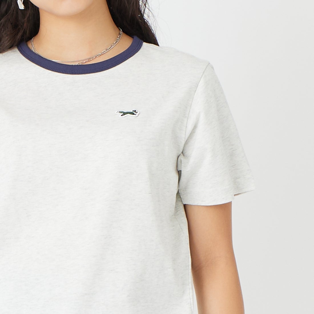 THE FOX [ザフォックス] 別注 ワンポイントロゴワッペン リンガーTシャツ [JFU26SS-10-JF] ASH &&モデル身長：162cm 着用サイズ：XS&&