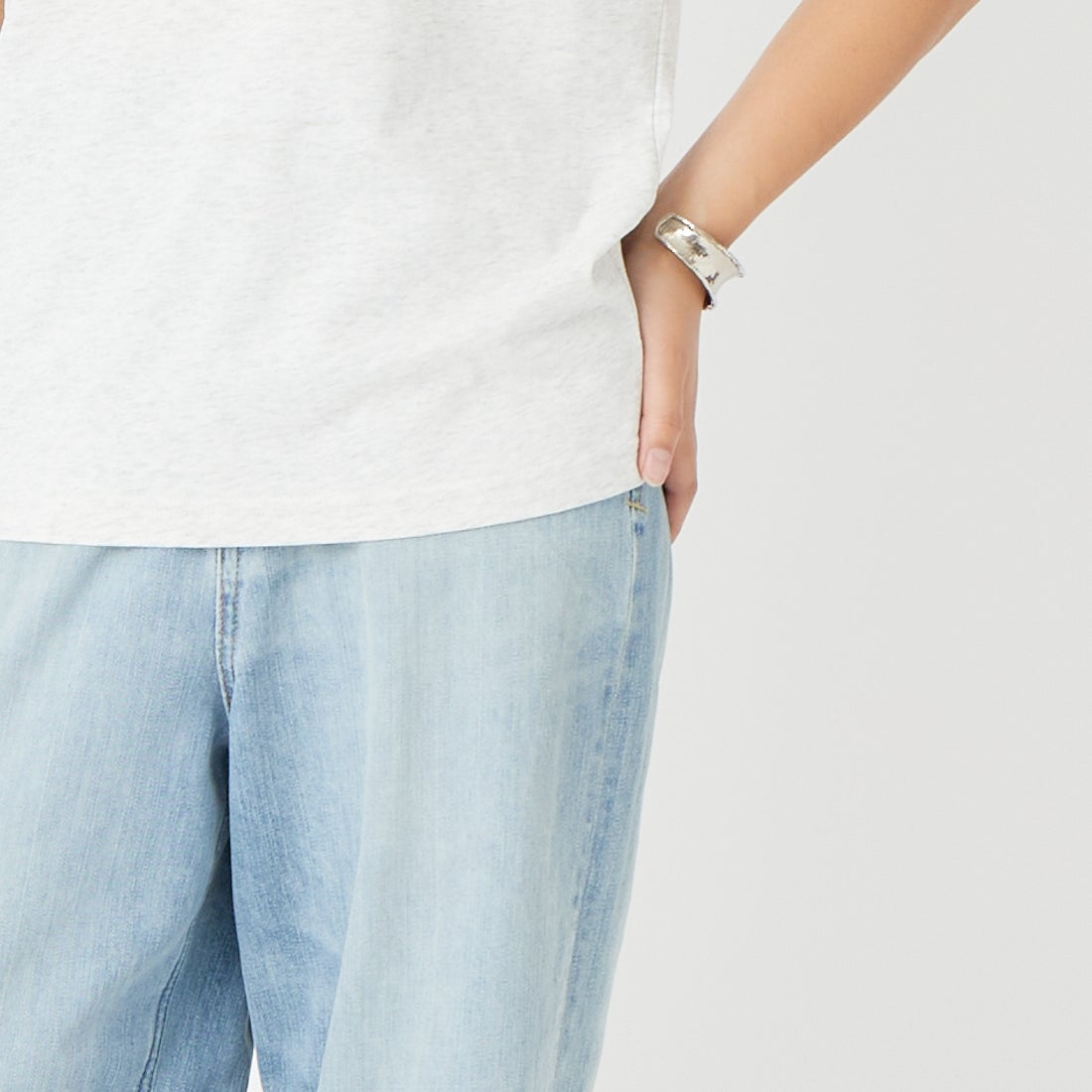 THE FOX [ザフォックス] 別注 ワンポイントロゴワッペン リンガーTシャツ [JFU26SS-10-JF] ASH &&モデル身長：162cm 着用サイズ：XS&&