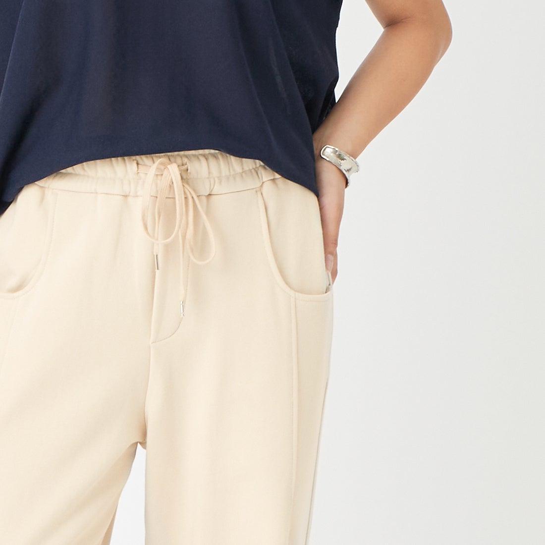 Noir Fabrik [ヌワールファブリック] スウェットパンツ [CE1-011] BEIGE &&モデル身長：162cm 着用サイズ：F&&