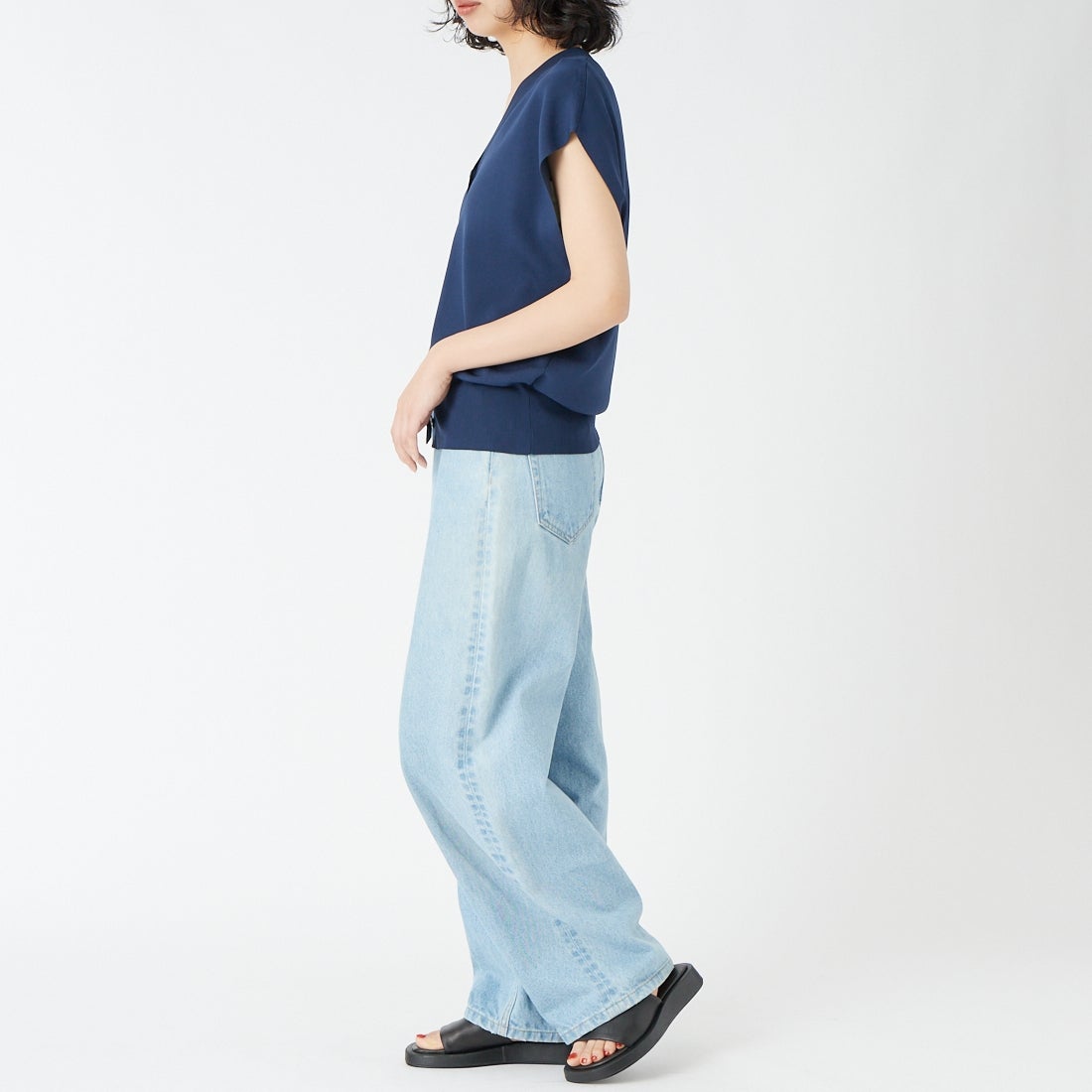 USINE [ユジーヌ] 抗ピリングVネックベスト [11267834] 076 ﾈｲﾋﾞｰ &&モデル身長：162cm 着用サイズ：F&&