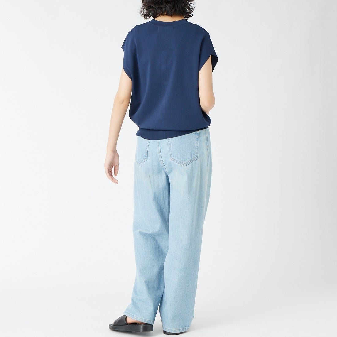 USINE [ユジーヌ] 抗ピリングVネックベスト [11267834] 076 ﾈｲﾋﾞｰ &&モデル身長：162cm 着用サイズ：F&&