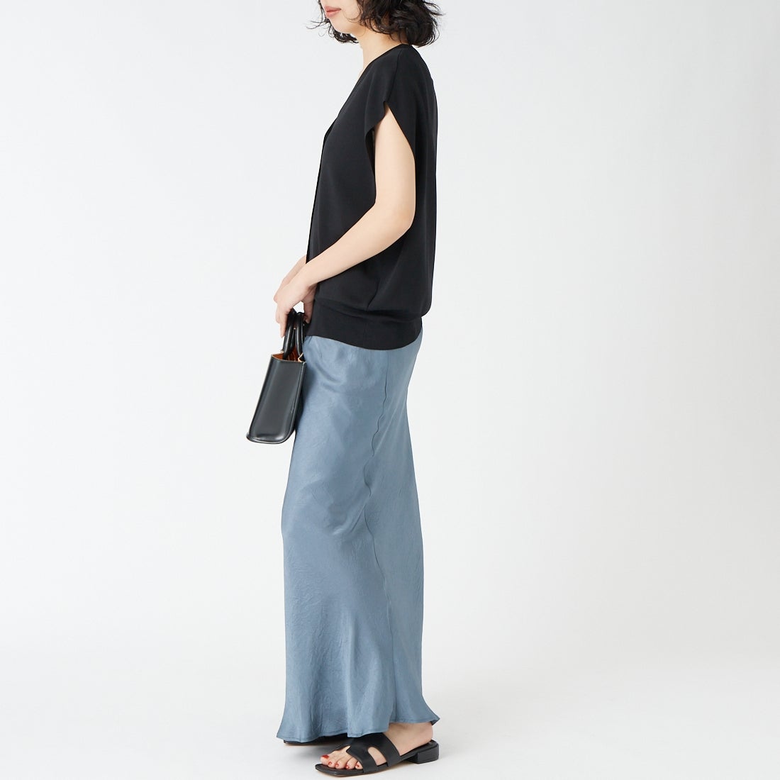 USINE [ユジーヌ] 抗ピリングVネックベスト [11267834] 004 ﾌﾞﾗｯｸ &&モデル身長：162cm 着用サイズ：F&&