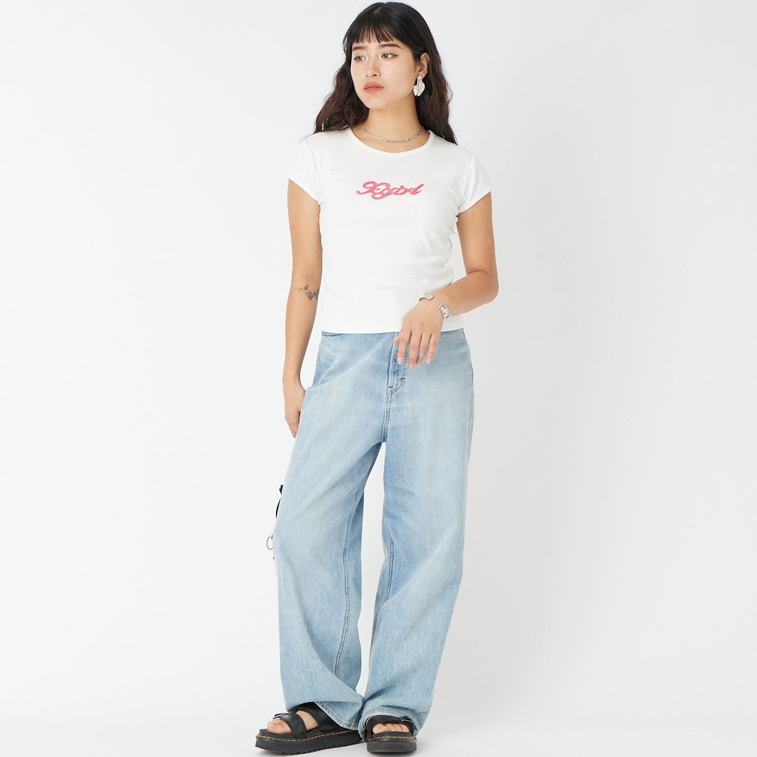 X-girl [エックスガール] ジェルロゴ ショートスリーブベビーTシャツ [105262011011] WHITE &&モデル身長：162cm 着用サイズ：M&&