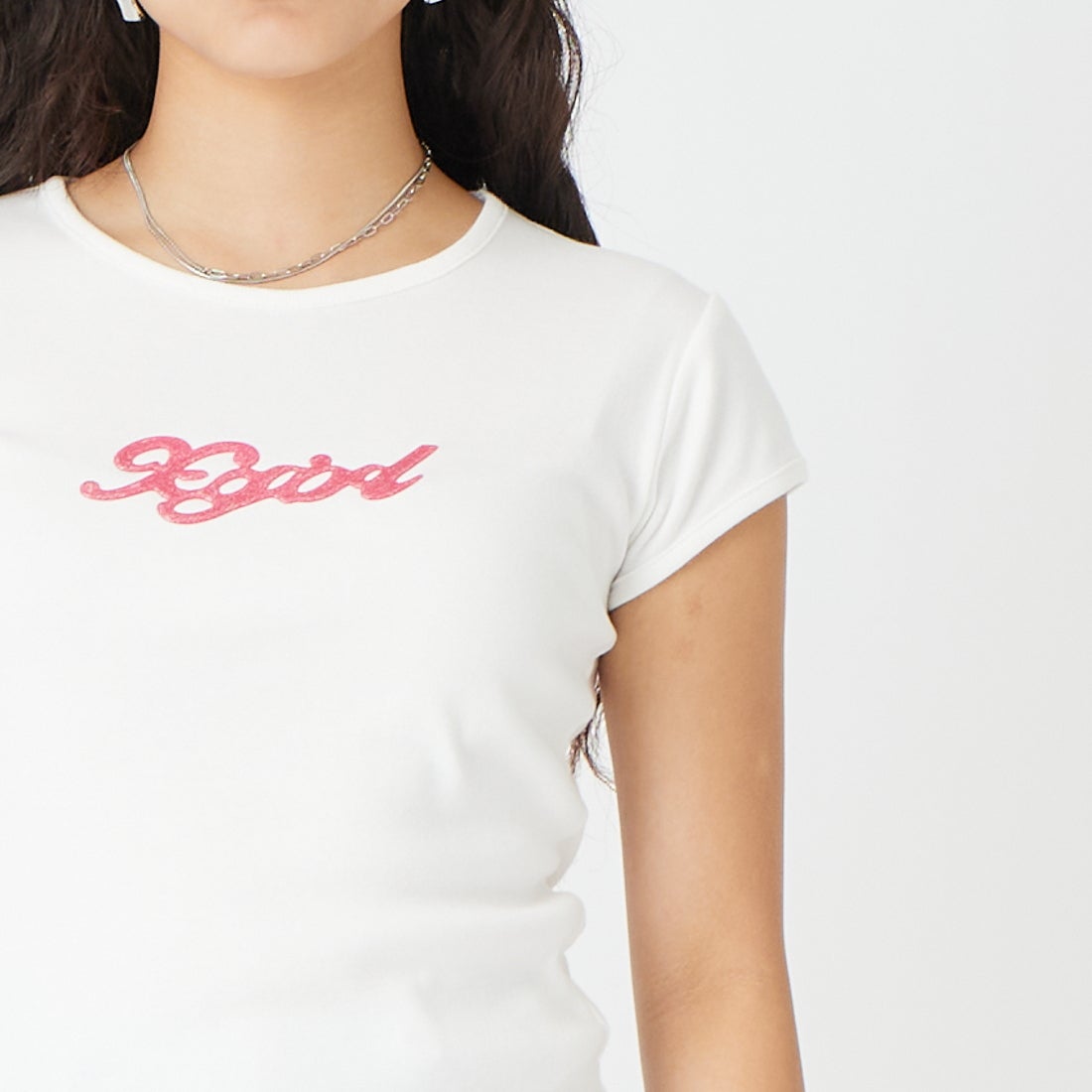 X-girl [エックスガール] ジェルロゴ ショートスリーブベビーTシャツ [105262011011] WHITE &&モデル身長：162cm 着用サイズ：M&&
