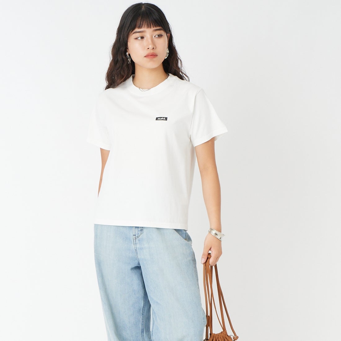 X-girl [エックスガール] ヒストリー ショートスリーブTシャツ [105262011027] WHITE &&モデル身長：162cm 着用サイズ：M&&