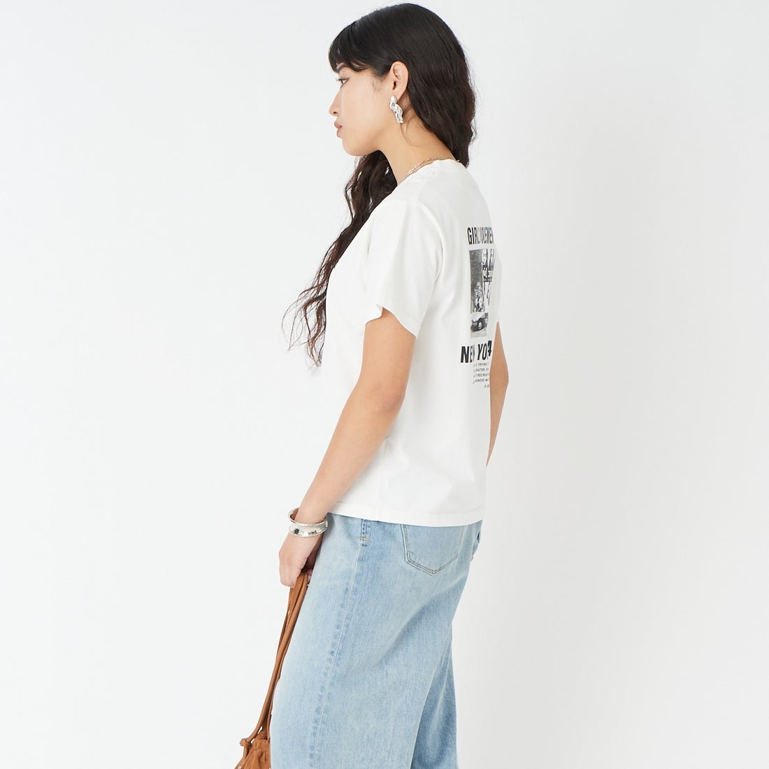 X-girl [エックスガール] ヒストリー ショートスリーブTシャツ [105262011027] WHITE &&モデル身長：162cm 着用サイズ：M&&