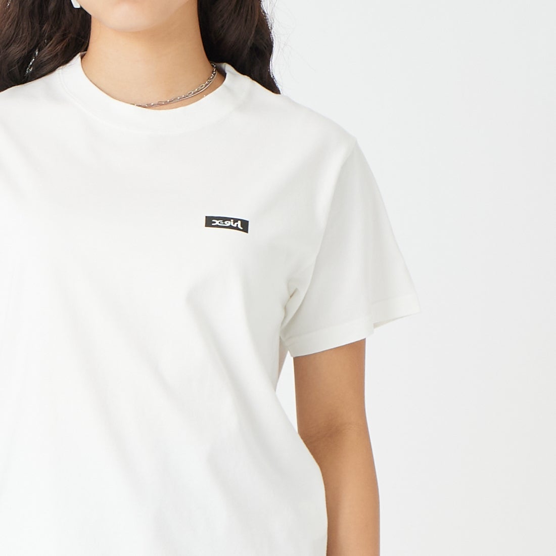 X-girl [エックスガール] ヒストリー ショートスリーブTシャツ [105262011027] WHITE &&モデル身長：162cm 着用サイズ：M&&