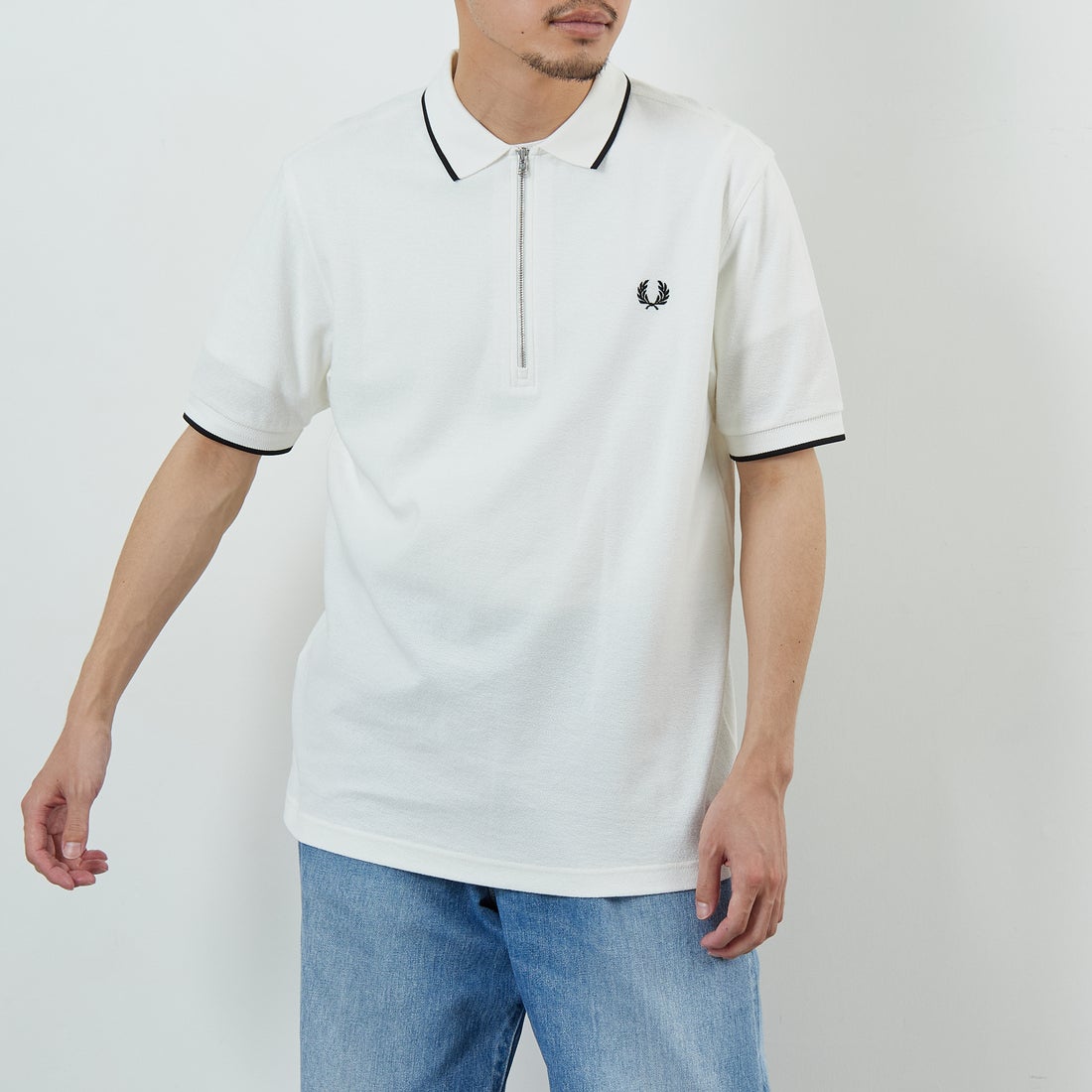 FRED PERRY [フレッドペリー] クレープピケポロシャツ [M2480] 129 SNOW W &&モデル身長：168cm 着用サイズ：M&&
