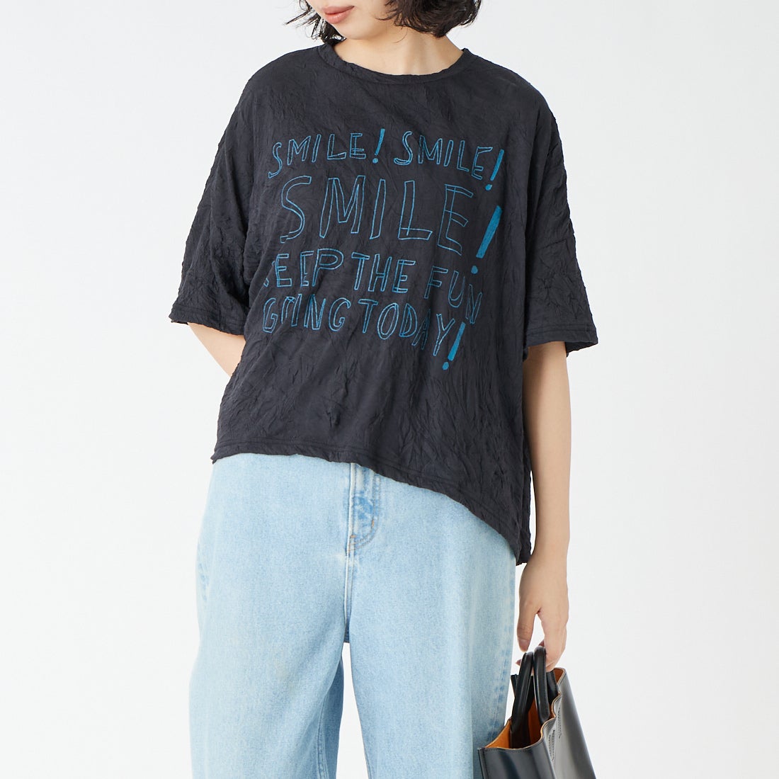 tumugu: [ツムグ] ワッシャーライトプリントTシャツ [TC26208] 99 BLACK &&モデル身長：162cm 着用サイズ：F&&