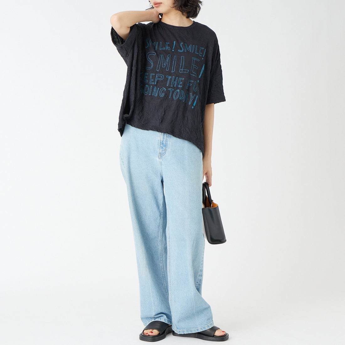 tumugu: [ツムグ] ワッシャーライトプリントTシャツ [TC26208] 99 BLACK &&モデル身長：162cm 着用サイズ：F&&