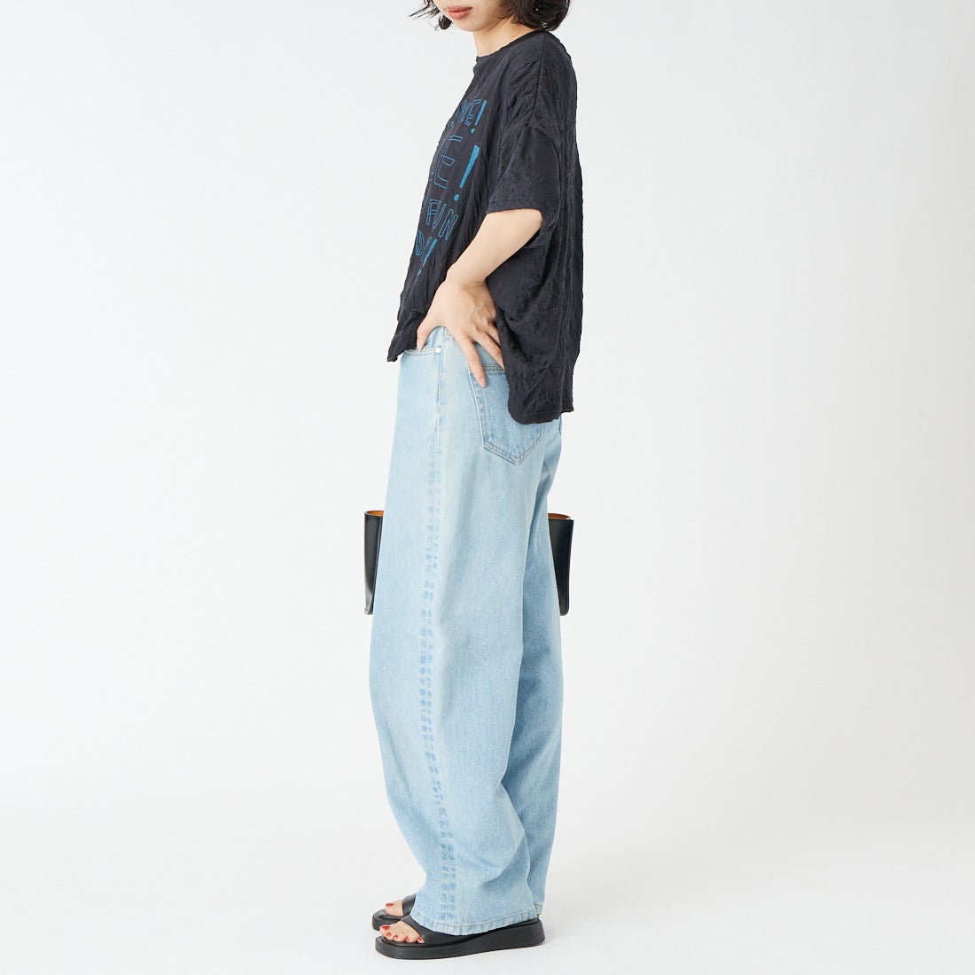tumugu: [ツムグ] ワッシャーライトプリントTシャツ [TC26208] 99 BLACK &&モデル身長：162cm 着用サイズ：F&&