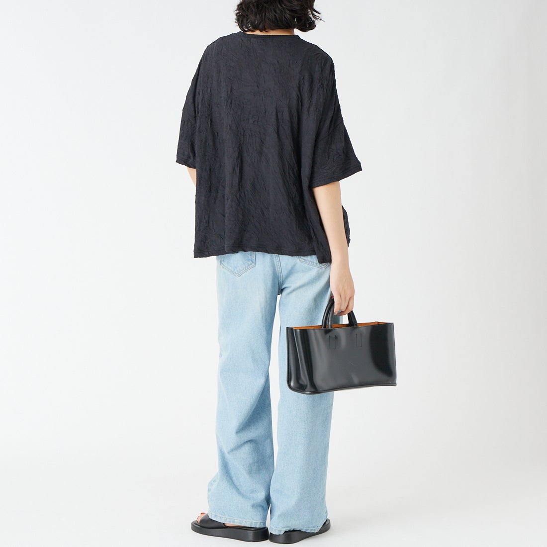 tumugu: [ツムグ] ワッシャーライトプリントTシャツ [TC26208] 99 BLACK &&モデル身長：162cm 着用サイズ：F&&
