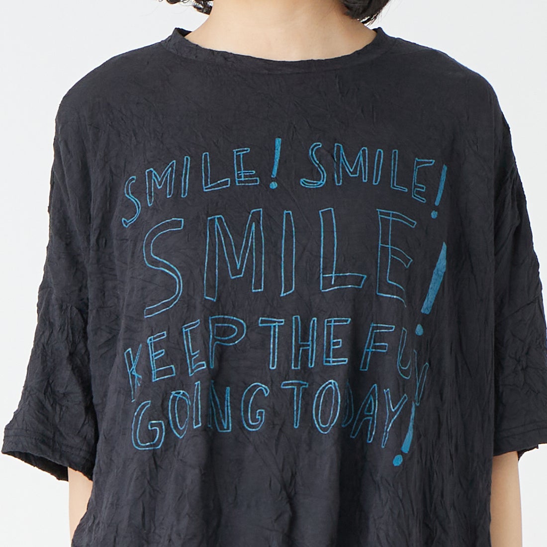 tumugu: [ツムグ] ワッシャーライトプリントTシャツ [TC26208] 99 BLACK &&モデル身長：162cm 着用サイズ：F&&