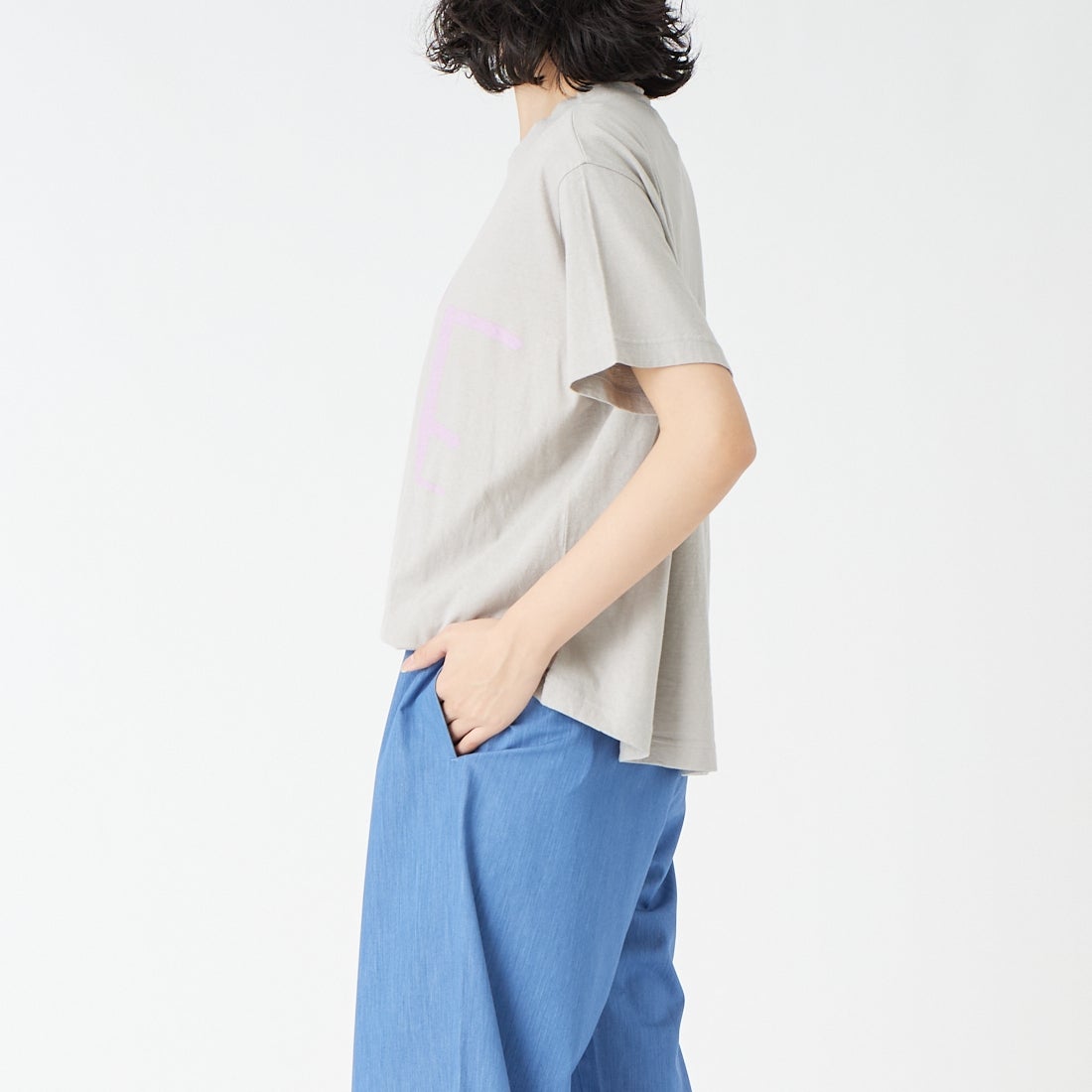 tumugu: [ツムグ] ラフィ天竺 プリントTシャツ [TC26202] 80 L.GRAY &&モデル身長：162cm 着用サイズ：F&&