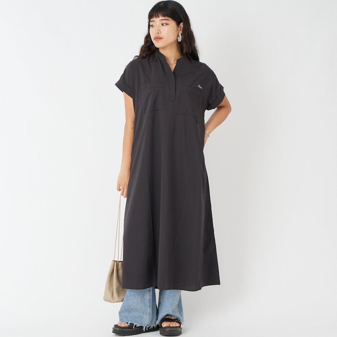 NANGA [ナンガ] エクスカーションドレス [N2501-1N408B] BLK &&モデル身長：162cm 着用サイズ：WL&&